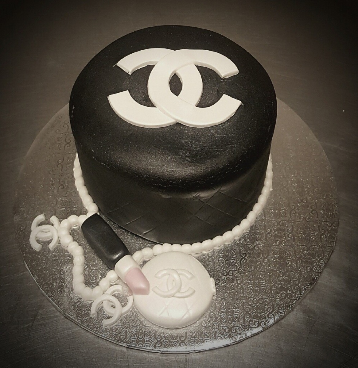 Christine's Cakes & Pastries - Chanel Theme