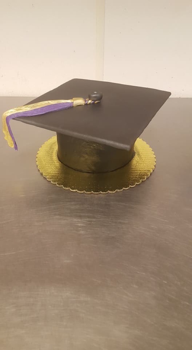 Christine's Cakes & Pastries - Graduation Cap #2