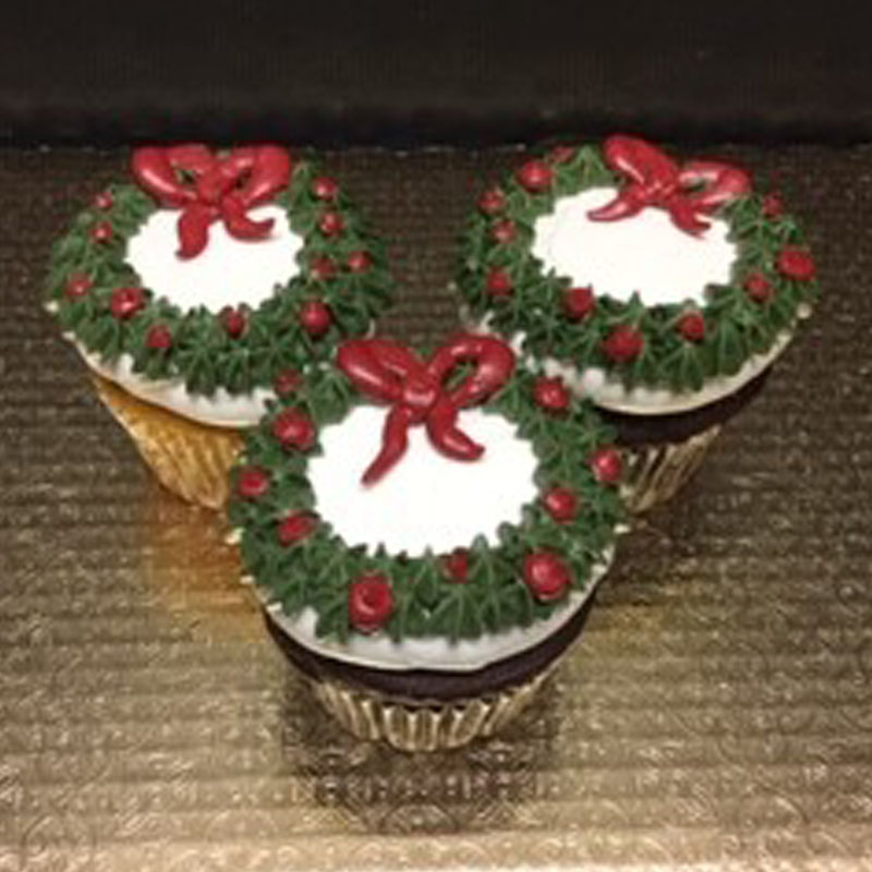 Christine's Cakes & Pastries - Wreath Cupcakes